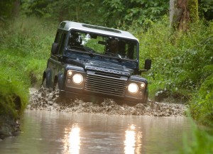 2013-Land-Rover-Defender-02