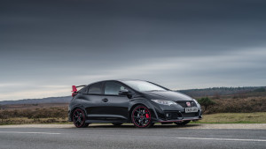 2017-honda-civic-type-r-black-edition-02