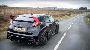 2017-honda-civic-type-r-black-edition-03