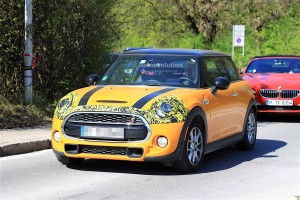 2018-mini-cooper-s-facelift-starts-testing-on-the-road_4