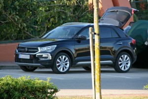 volkswagen-t-roc-spied-with-minimal-camouflage-has-red-calipers_2