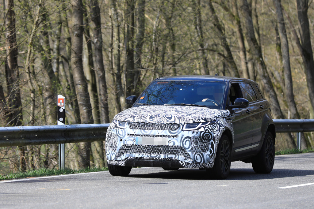 all-new-range-rover-evoque-mule-spied-inside-and-out-117439_1