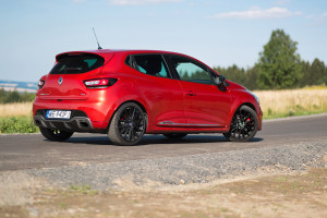 2017-renault-clio-rs-220-trophy-test-8