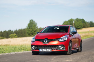 2017-renault-clio-rs-220-trophy-test-9